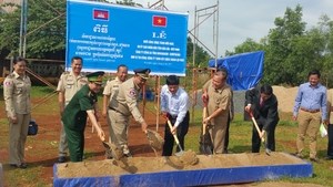 Đối ngoại biên phòng giúp nhân dân vùng biên phát triển kinh tế (12/8/2017)